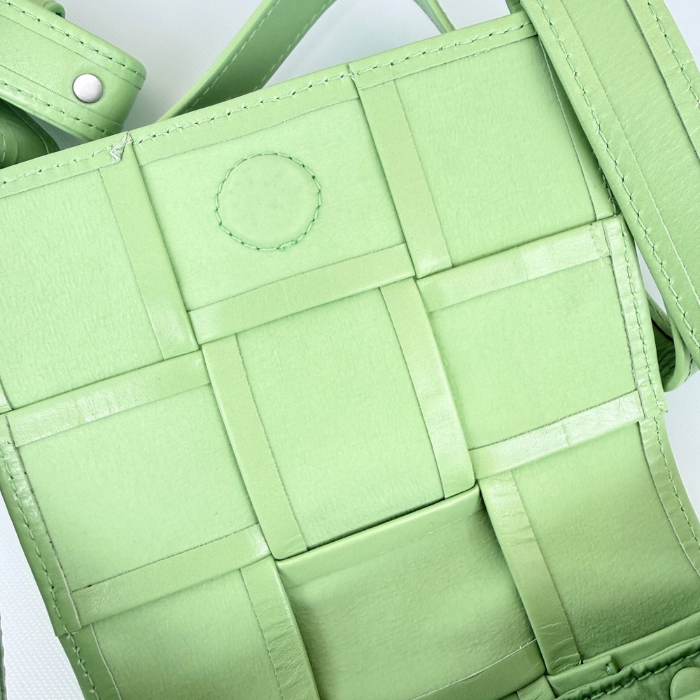 Bottega Veneta Cassette Wallet on Strap Green Maxi Intrecciato Leather 667048 - Picture 10 of 16
